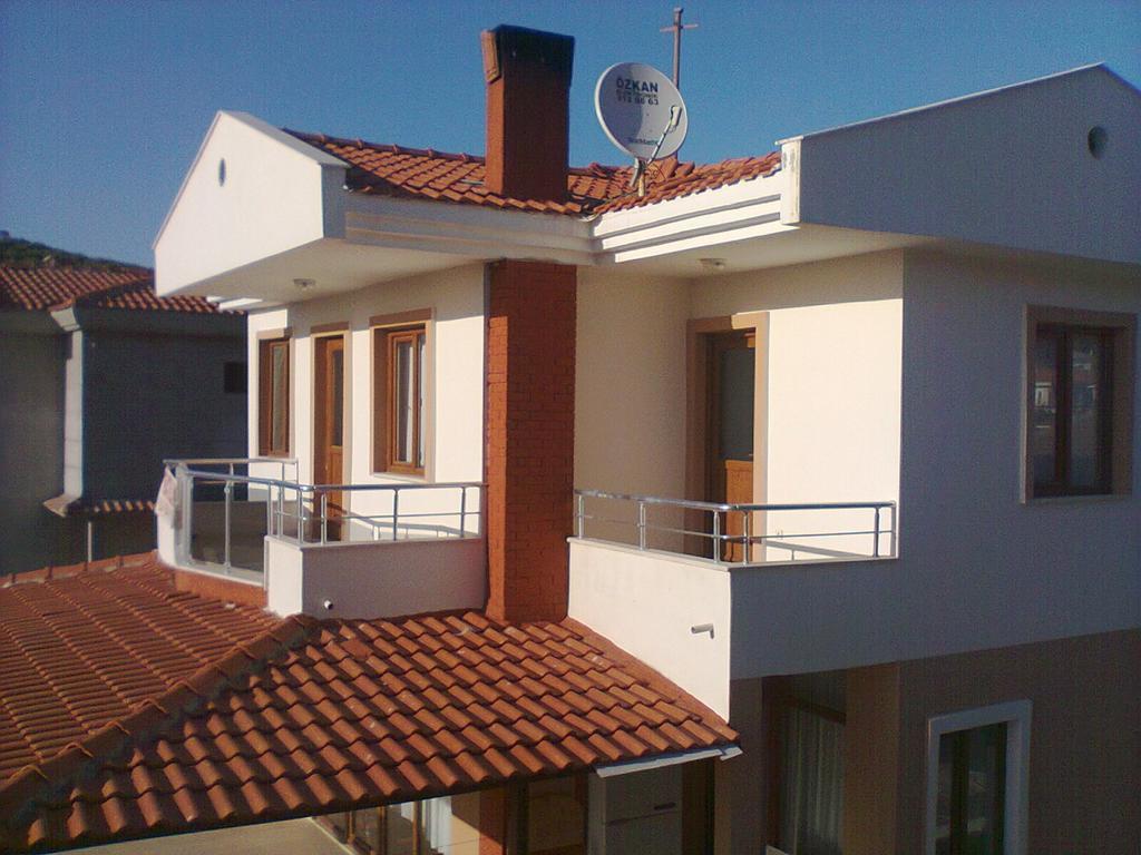 Ayvalik Camlik Villalari Bilik gambar
