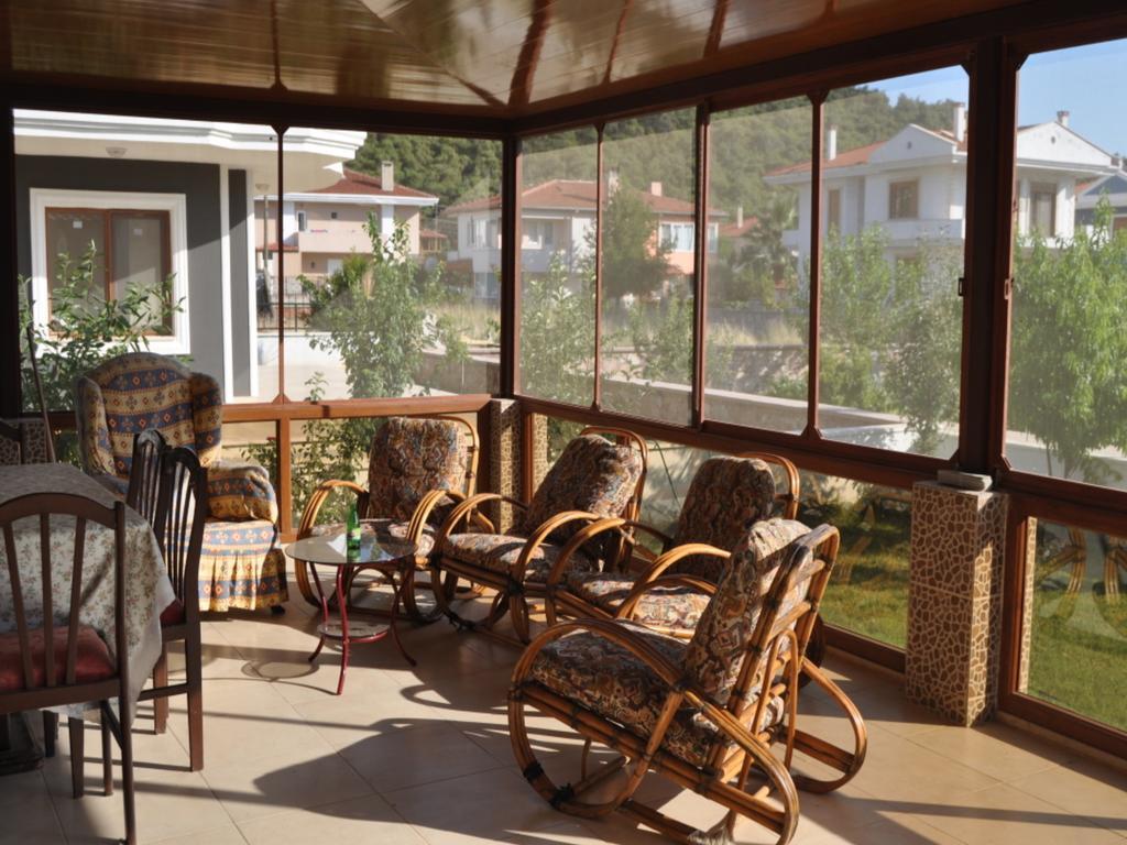 Ayvalik Camlik Villalari Bilik gambar