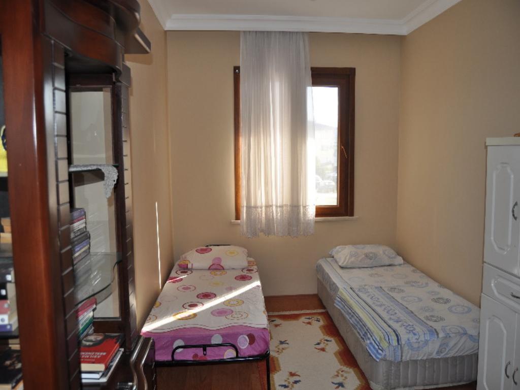 Ayvalik Camlik Villalari Bilik gambar